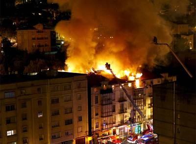 Un incendio destruye varios edificios en Santander