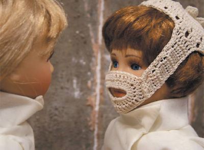  Child Force,  de Marei Wollersberger que explora las interrelaciones entre ideología y tecnología.