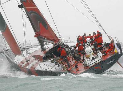 El velero  Puma,  líder de la regata a última hora de ayer.