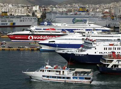 Barcos atracados en el puerto de El Pireo.