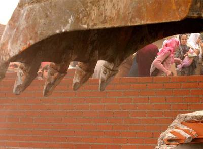 El Ayuntamiento derriba cinco casas en la Cañada Real sin orden judicial