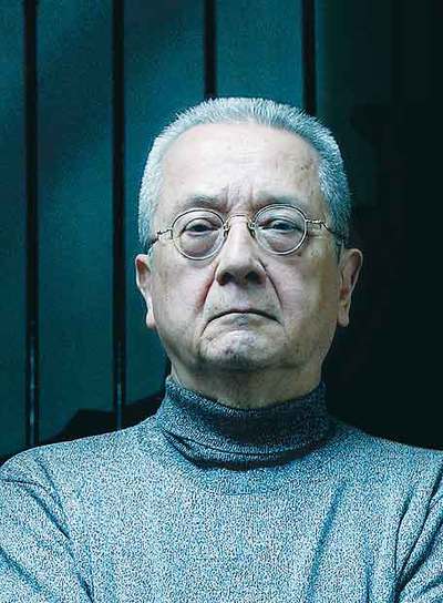 Jacques Vergès, en un fotograma de  El abogado del terror. 