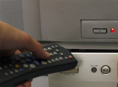  Los aparatos con   standby  aumentan la factura de la luz un 12% , según la UE. 