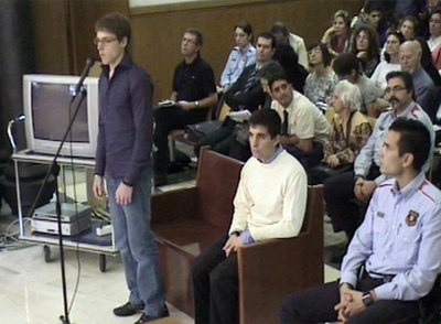 Pinilla (declarando) y Plana, en el banquillo de acusados.