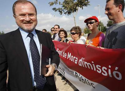 "No se puede gobernar considerando a una minoría", alega Font de Mora