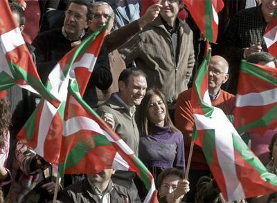 El  lehendakari  Ibarretxe, en el acto del tripartito vasco en Vitoria en apoyo a la consulta.