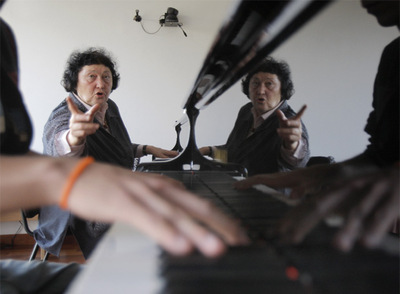 La profesora de piano Galina Eguiazarova, durante una clase.