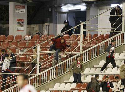 CARGA POLICIAL EN VALLECAS