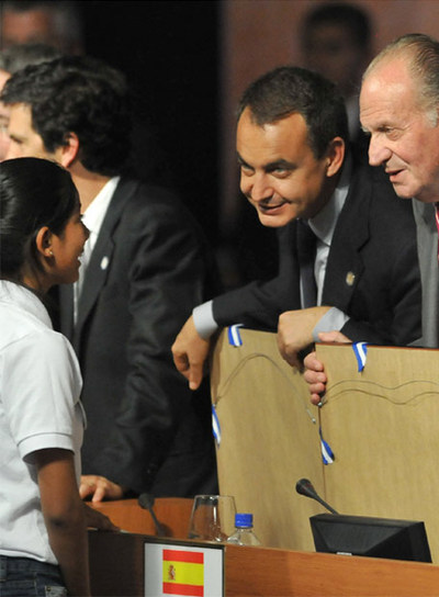 El rey Juan Carlos y José Luis Rodríguez Zapatero, ayer en la cumbre.