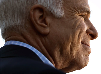 El candidato republicano, John McCain, en un acto electoral celebrado ayer en la Universidad de Newport, en Virginia.