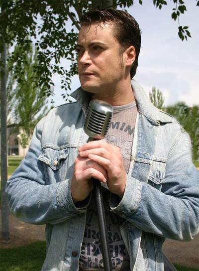 "No imito, interpreto a Elvis"