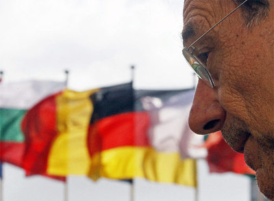 El alto representante de la UE, Javier Solana, antes de la reunión de ministros de Exteriores en Marsella.