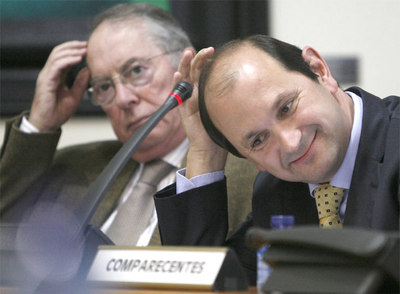 Baltar y Louzán contraatacan con denuncias de despilfarro en el Parlamento