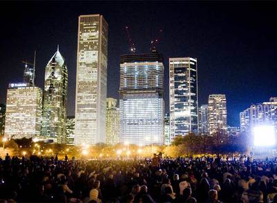 Miles de seguidores de Obama se reunieron anoche en el área de Grant Park, en Chicago, para arropar al senador demócrata.