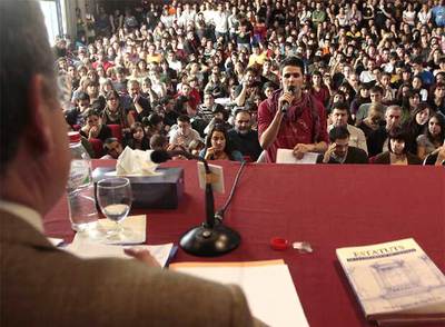 Cara a cara del rector con mil alumnos contrarios al espacio europeo de educación