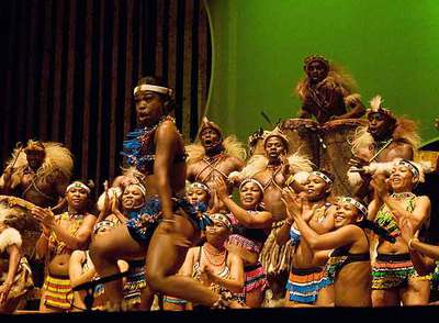 Un momento del espectáculo   Umoja,   que se representa en el Teatro de Madrid.