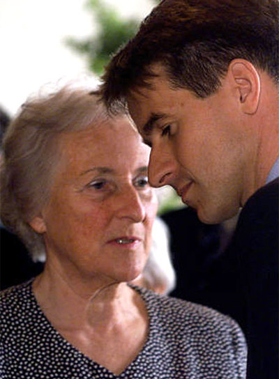 Johanna Quandt,  madre de la empresaria Susanne Klatten, y Stefan,  hermano de Susanne.