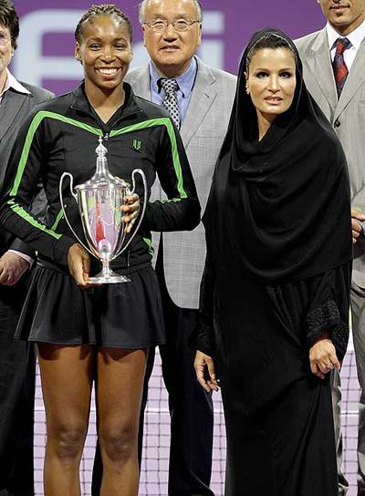 Venus Williams, ayer junto a la esposa del emir de Qatar.