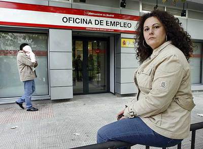 María Concepción del Morán, ante la oficina de empleo del barrio del Pilar.