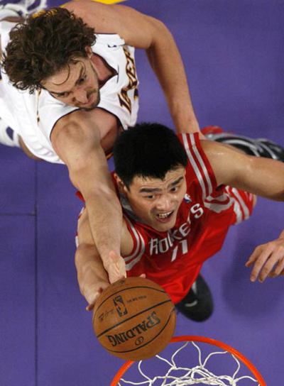 DEMASIADO PAU PARA LOS ROCKETS