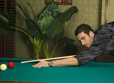 El actor Miguel Ángel Silvestre, en el papel de El Duque de la serie  Sin tetas no hay paraíso.  