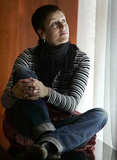 Lamari tarareó melodías a su móvil y de ahí salió un disco.