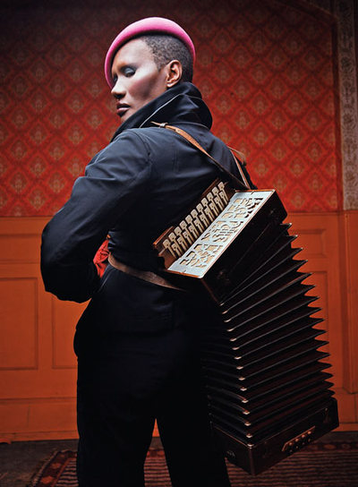 Instantánea promocional para el lanzamiento de 'Hurricane' (2008).