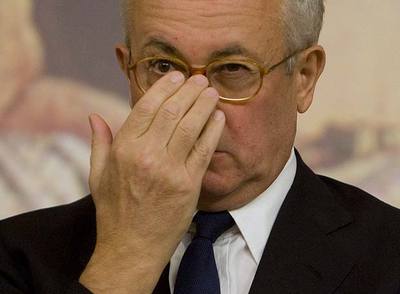 El ministro de Economía italiano, Giulio Tremonti, durante la rueda de prensa ayer en Roma.