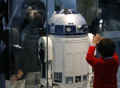 Horas de cola para ver a R-2