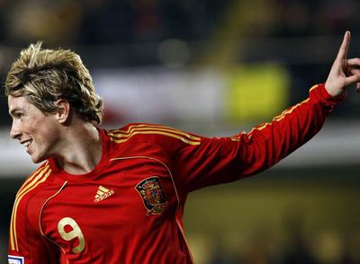 Fernanado Torres celebra un gol.