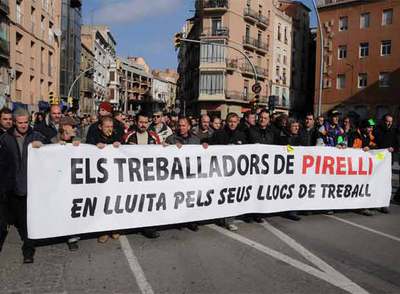 LAS PLANTILLAS DE PIRELLI Y DELPHI SALEN A LA CALLE