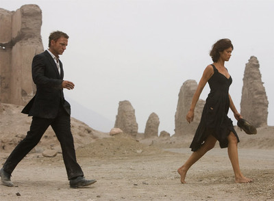 Daniel Craig y Olga Kurylenko, en un fotograma de  Quantum of solace. 