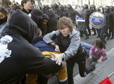 Incidentes durante la manifestación de universitarios de ayer en Barcelona.
