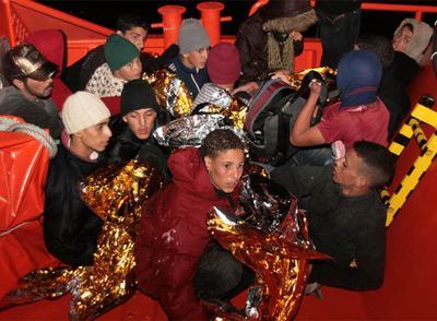 LLEGA A LANZAROTE EL CAYUCO CON MÁS NIÑOS EN 14 AÑOS