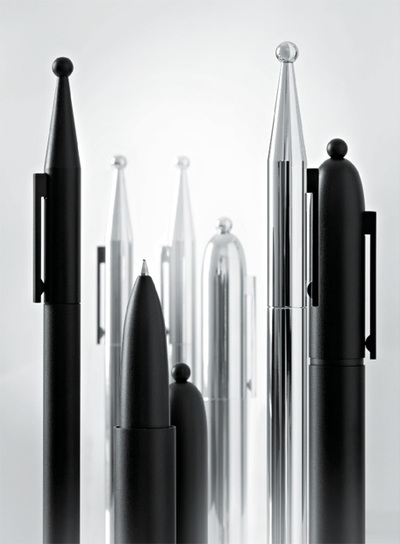 Bolígrafos inspirados en las cafeteras  La Conica  y  La Cupola  de Aldo Rossi.