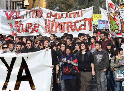 Estudiantes universitarios tomaron las calles de Valencia esta semana en contra del proceso de Bolonia que pretende consolidar un Espacio Educativo Europeo.