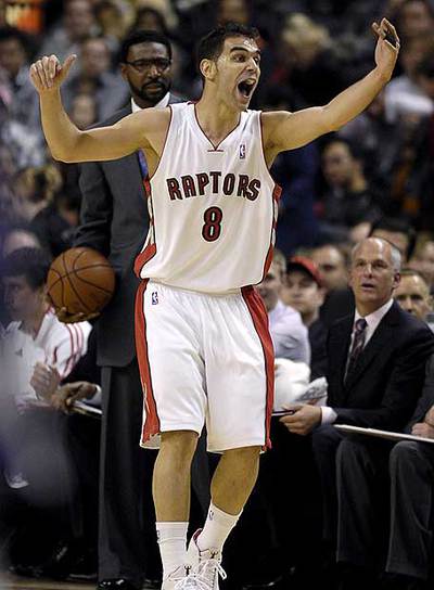 Calderón protesta una decisión arbitral.