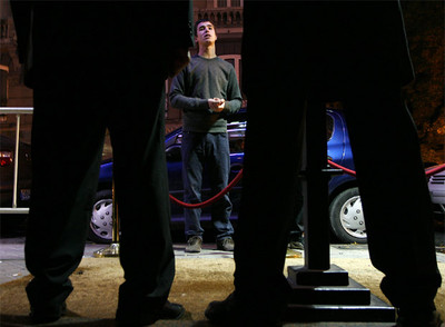 Dos porteros en la entrada de la discoteca Nature, en el distrito de Chamberí.