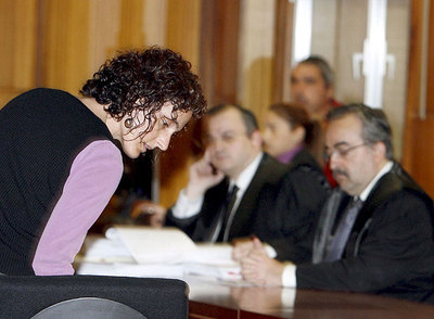 Vanesa de las Heras declara en el juicio contra el magistrado Ferrín Calamita (a la derecha).