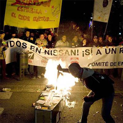 Unos 3.300 trabajadores de Nissan vuelven a la calle