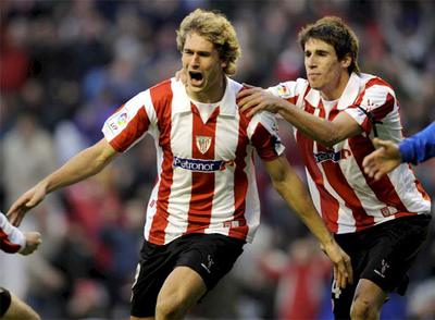 Llorente festeja uno de sus tantos.