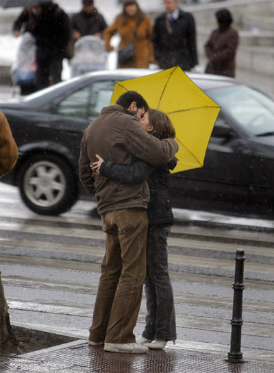 Un beso teñido de blanco