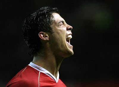 Cristiano Ronaldo grita de alegría tras la consecución de un gol con el Manchester United.