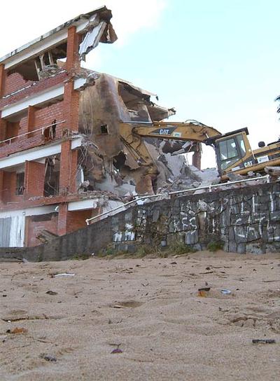 Medio Ambiente recupera la playa de Ber