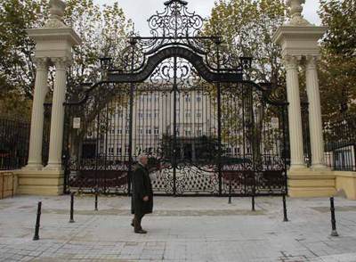 Fachada principal de la Escuela Italiana de Madrid.
