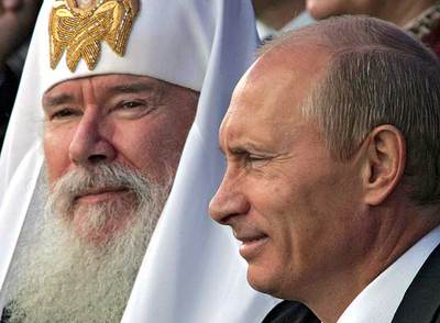 Alexis II, junto al primer ministro Vladímir Putin en un acto público en septiembre del año pasado.rnVasile Paraschiv.