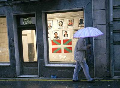 Local  abertzale , situado junto al Ayuntamiento, con una exposición dedicada a los terroristas nacidos en Azpeitia.