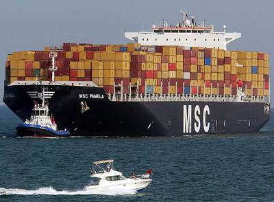 Llegada de uno de los buques portacontenedores más grandes del mundo, el  MSC Pamela,  al puerto de Valencia.