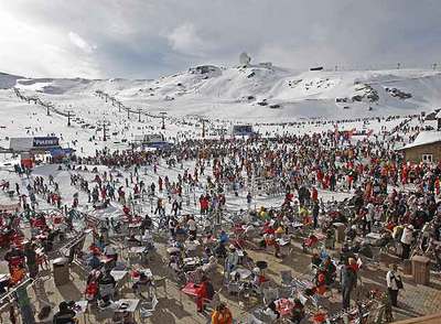 Sierra Nevada a tope: más de 34.000 personas esquiaron en sus pistas