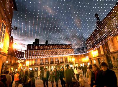 El puente anticipa el ambiente de la Navidad